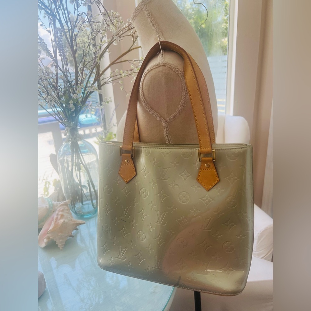Beautiful Louis Vuitton Silver Bronze Green  Vernis Leather Houston Purse
